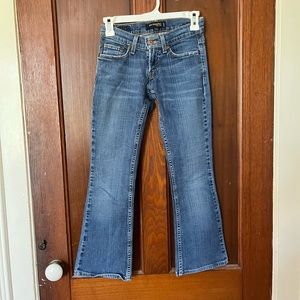 LOW RISE FLARED LEVI JEANS